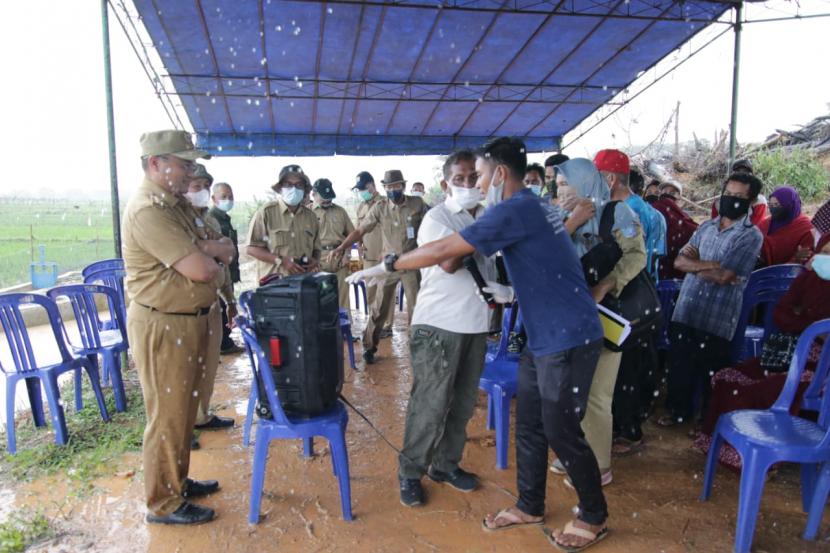 Pemerintah Provinsi Kepulauan Bangka Belitung (Pemprov. Babel) berupaya meningkatkan produksi padi milik masyarakat dengan cara melengkapi sarana dan prasarana pertanian dengan tujuan untuk mengurangi ketergantungan beras dari luar daerah.   Oleh karena itu, untuk mencapai tujuan ini Gubernur Kepulauan Bangka Belitung (Babel), Erzaldi Rosman meninjau persawahan di Dusun Buyan, Kec. Tempilang, Bangka Barat, Selasa (10/11).