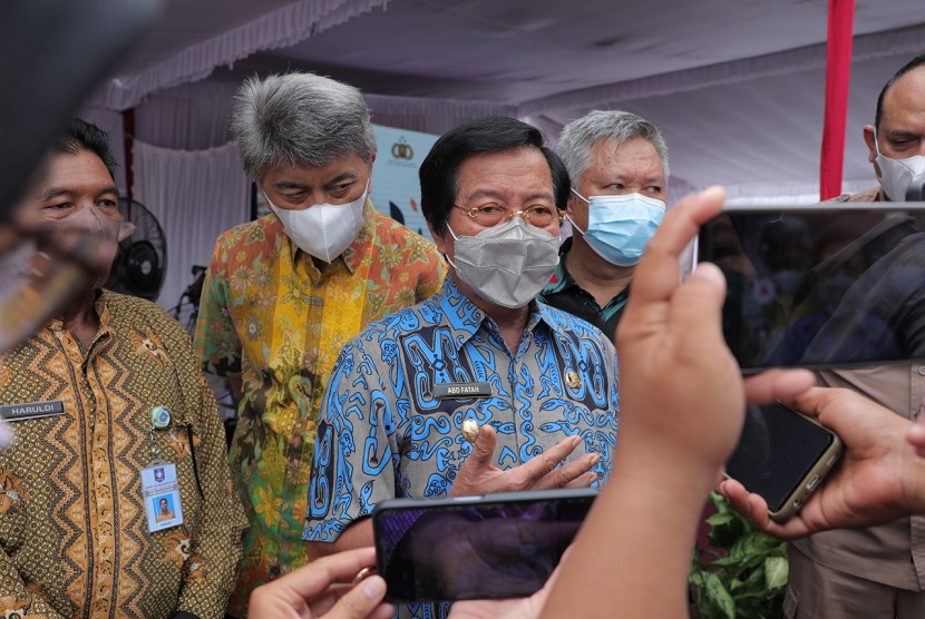 Pemerintah Provinsi Kepulauan Bangka Belitung (Pemprov Babel) melalui Wakil Gubernur (Wagub) Abdul Fatah, di titik ekspor Babel, Pelabuhan Pangkalbalam, mengatakan menyambut baik diselenggarakannya acara Gebyar Ekspor bersama 34 Provinsi Seluruh Indonesia secara virtual sekaligus Pelepasan Ekspor Komoditas Hasil Pertanian Bangka Belitung.