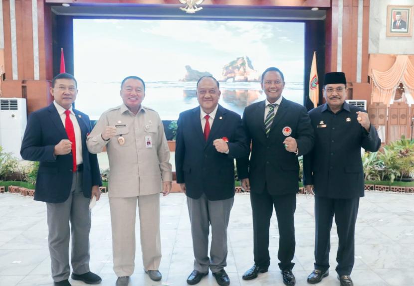 Pemerintah Provinsi (Pemprov) Kalimantan Selatan (Kalsel) menaruh harapan besar adanya upaya maksimal jajaran Komite Olahraga Nasional Indonesia (KONI) setempat, agar meningkatkan kembali prestasi olahraga di daerah.