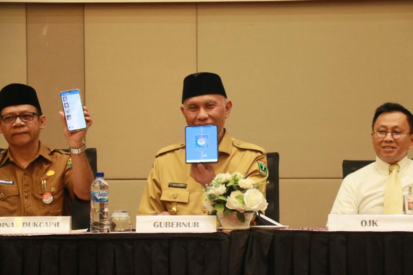 Pemerintah Provinsi Sumatera Barat (Sumbar) melalui Dinas Kependudukan dan Pencatatan Sipil meresmikan penerapan identitas kependudukan digital, Senin (18/7/2022). Peluncuran dilakukan oleh Gubernur Sumatera Barat, Buya Mahyeldi, di Hotel Grand Zuri, Padang.
