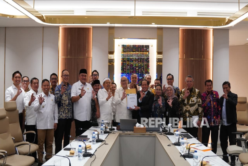 Pemerintah telah menetapkan tujuh kawasan aglomerasi yang potensial untuk proyek pengolahan sampah menjadi energi listrik.