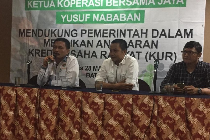 pemerintah telah menyadari bahwa UMKM koperasi dapat menanggulangi kemiskinan di berbagai daerah.