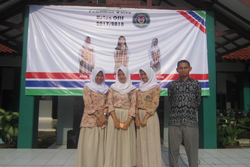 Pemilihan ketua OSIS SMA Bosowa Bina Insani (BBI) Bogor menggunakan cara e-voting.