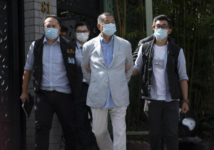 Pemilik media di Hong Kong, Jimmy Lai, ditangkap oleh petugas