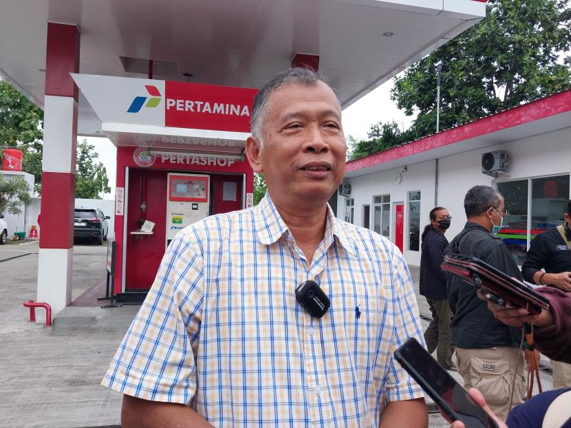 Pemilik outlet Pertashop di Jalan Pondok Raya, Condongcatur Depok Sleman DIY, Kuwat, saat diwawancarai wartawan terkait isu meruginya Pertashop, Kamis (13/7/2023). 
