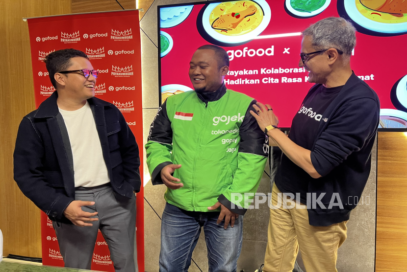 Pemilik RM Padang Payakumbuah Arief Muhammad (kiri) dan Head of Sales Gojek Sovan Komar Ganguly.