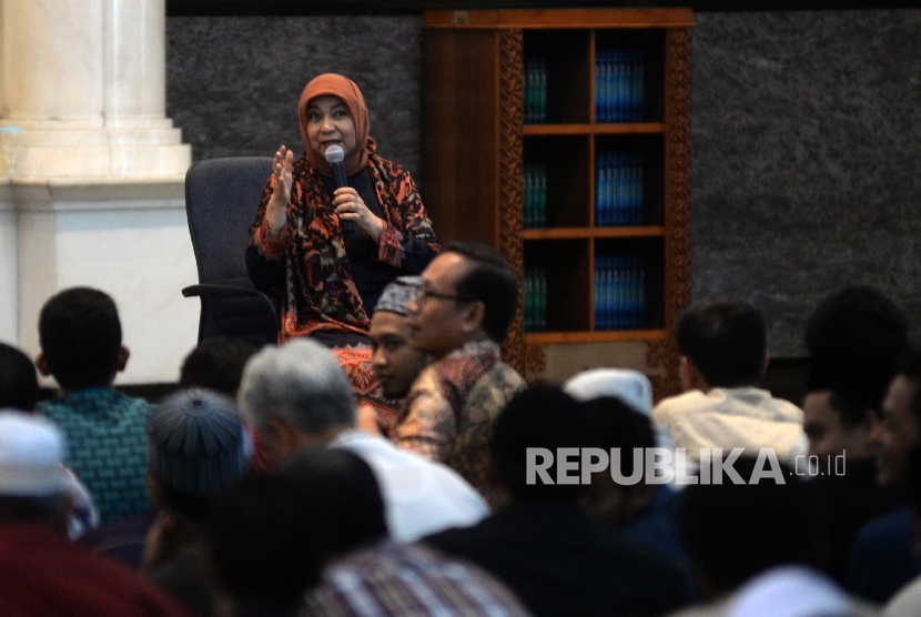 Pemilik Wardah Cosmetics Nurhayati Subakat menjadi nara sumber dalam seminar berjudul “Menjadi Muslim Visioner
