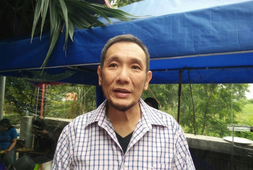 Pemilik Warung Nasi Kuning Podjok Halal, Muhammad jusuf Hamka (60) menceritakan awal muka membuka warung makanan seharga Rp. 3 ribu, Selasa (13/2)
