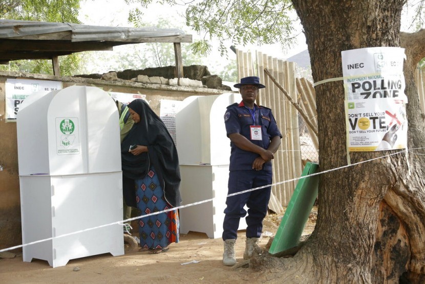 Pemilu Nigeria. Komisi Pelaksana Pemilu Nigeria mengumumkan pertama kali hasil pemungutan suara pemilu presiden negara itu pada Ahad (26/2/2023) malam. Sayangnya beberapa hari sebelumnya pihak pemenang seperti telah diumumkan.