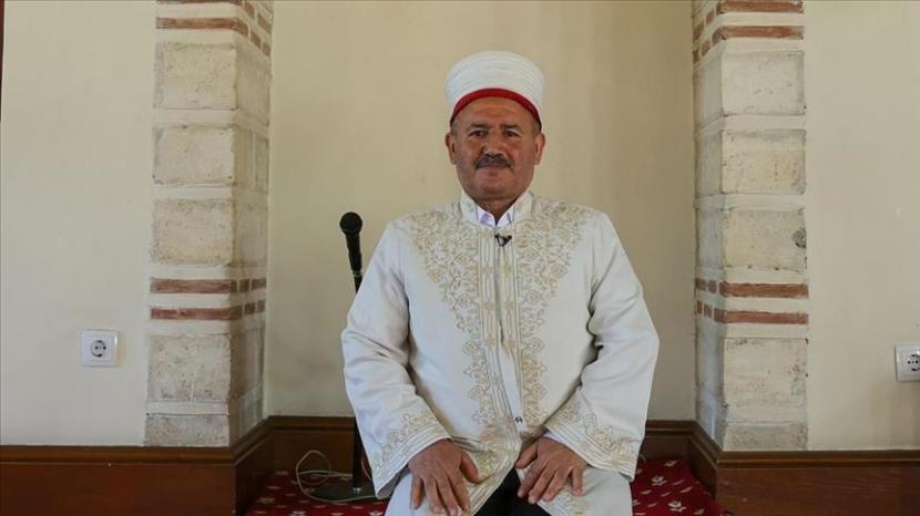 Imam di Turki Bantu Pecandu Narkoba Atasi Ketergantungan. Pemimpin Agama Islam di Turki, Emin Kir, telah membantu para pecandu narkoba. 
