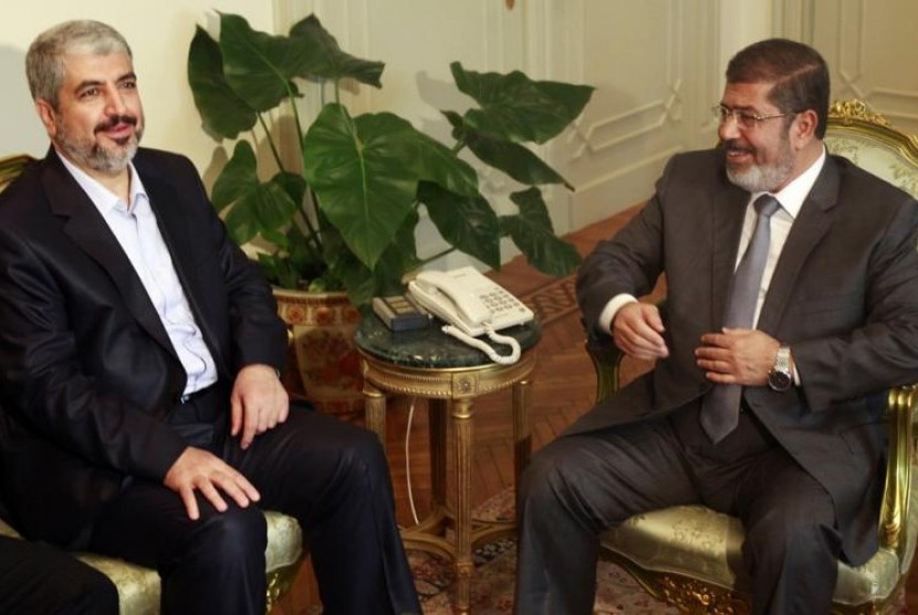 Pemimpin Hamas Palestina Khaled Meshaal bertemu dengan Presiden Mesir, Muhammad Mesir
