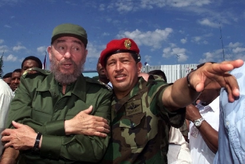 Pemimpin Kuba Fidel Castro dan Presiden Venezuela Hugo Chavez.
