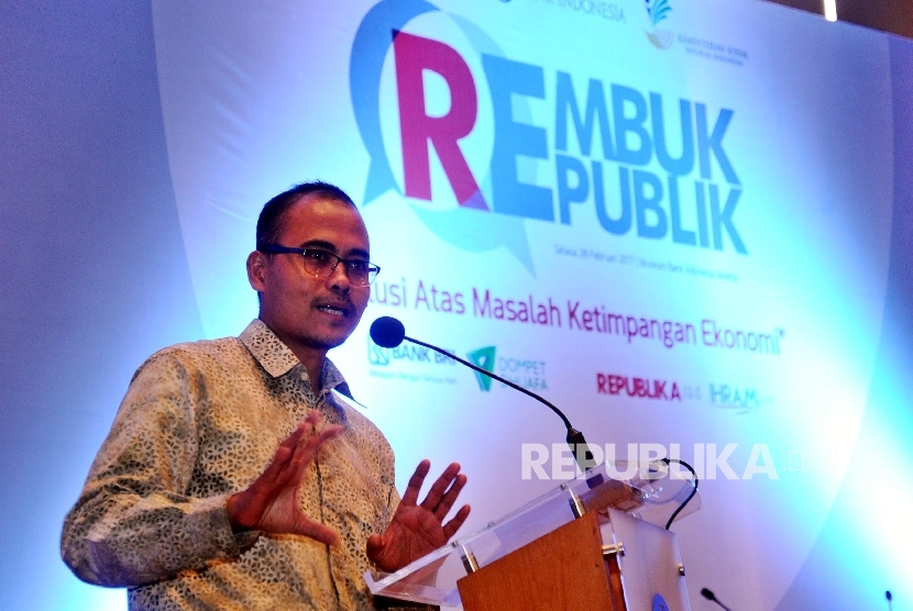 Pemimpin Redaksi Harian Republika Irfan Junaedi berbicara saat membuka Diskusi Rembuk Republik di Jakarta