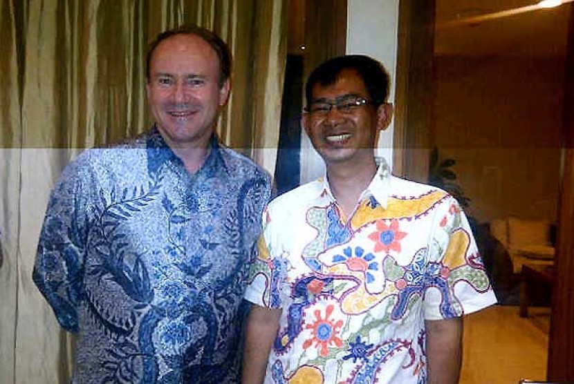  Pemimpin Redaksi Nasihin Masha (kanan) bersama Duta Besar Australia untuk Indonesia Greg Moriarty (kiri).