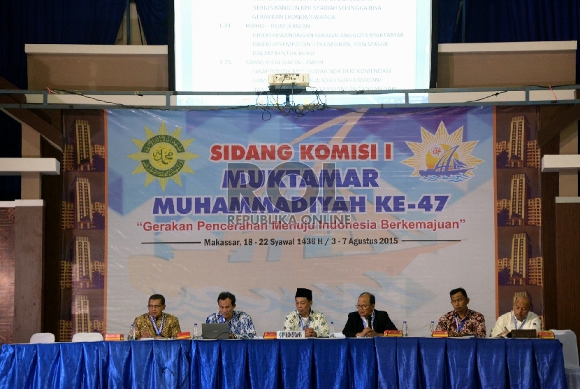 Pemimpin sidang memimpin jalannya sidang Komisi I di area muktamar Muhammdiyah ke 47 di kampus Unismuh Makassar, Sulsel,Kamis (6/8).