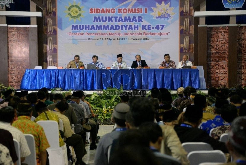 Pemimpin sidang memimpin jalannya sidang Komisi I di area muktamar Muhammdiyah ke 47 di kampus Unismuh Makassar, Sulsel,Kamis (6/8).