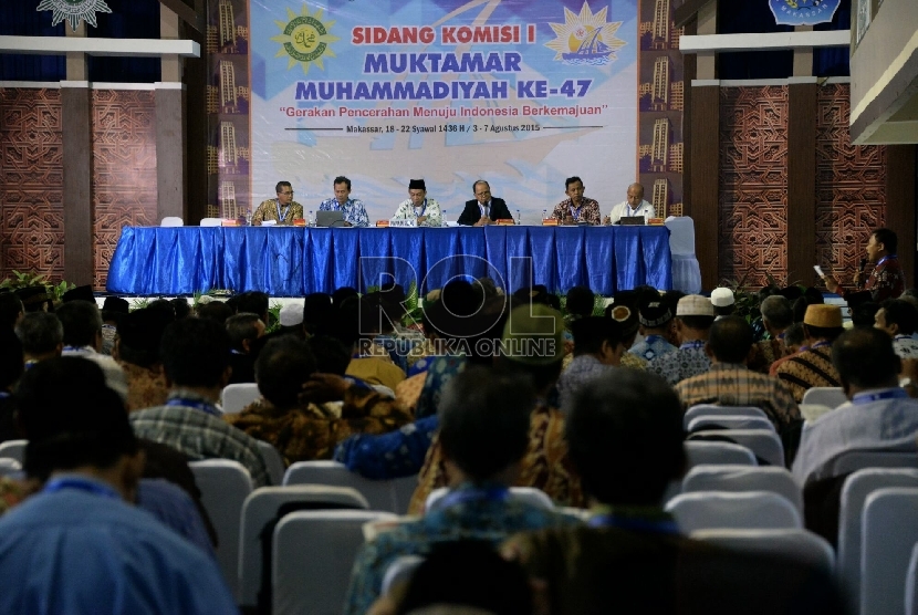 Pemimpin sidang memimpin jalannya sidang Komisi I di area muktamar Muhammdiyah ke 47 di kampus Unismuh Makassar, Sulsel,Kamis (6/8).