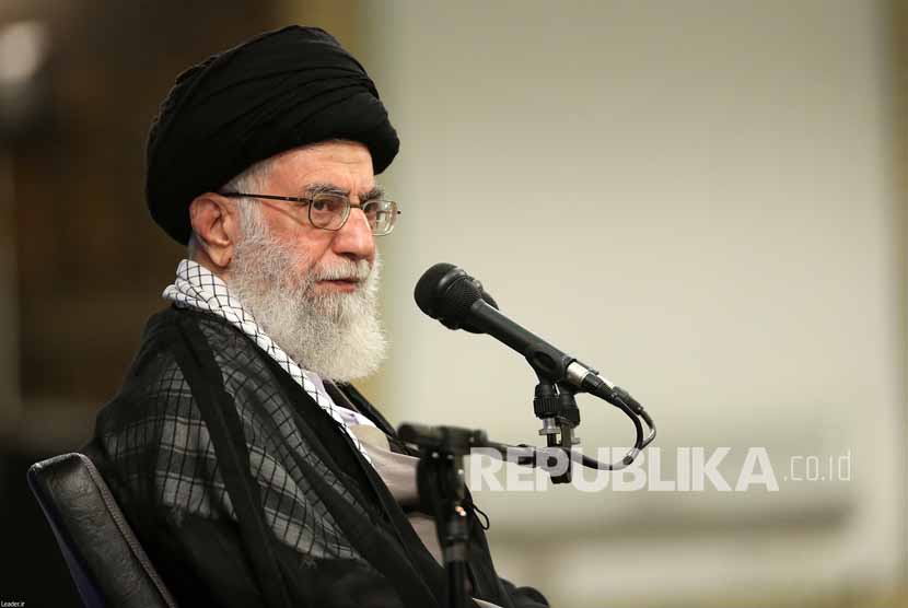 Pemimpin Tertinggi Iran Ayatollah Ali Khamenei menyampaikan dukungannya terhadap pasukan elit Garda Revolusi Iran. Ilustrasi.