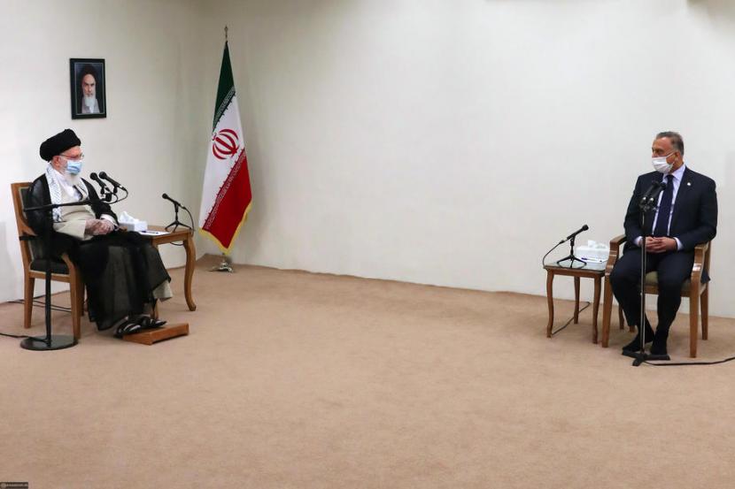Pemimpin tertinggi Iran Ayatollah Ali Khamenei bertemu Perdana Menteri Irak Mustafa al-Kadhimi pada Selasa (21/7). Khamenei berjanji akan membalas pembunuhan Qasem Soleimani. 