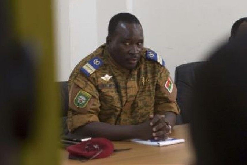 Pemimpin transisi Burkina Faso, Kolonel Isaac Zida.