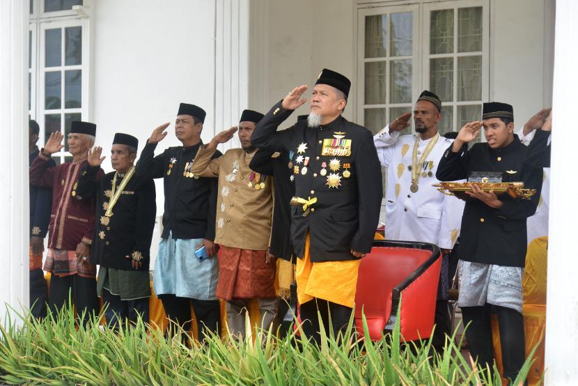 Upacara Kibar Bendera Alam Oleh Pewaris Kerajaan Aceh Darussalam