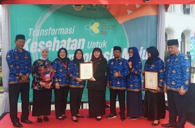 Pemkab Bandung memborong empat penghargaan dalam bidang kesehatan dari Pemerintah Provinsi (Pemprov) Jawa Barat, Senin (13/11/2023).