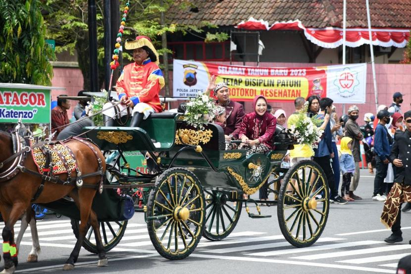 Pemkab Purbalingga menggelar dua acara kebudayaan dalam pelaksanaan Peringatan Hari Jadi me-192 Kabupaten Purbalingga yakni Pahargyan Agung dan Kirab Pusaka Manggala Praja, Ahad (18/12/22). 