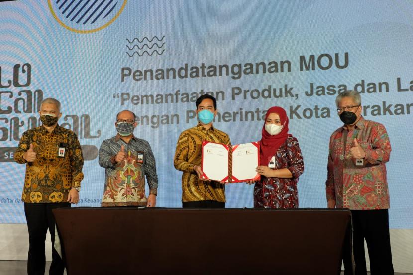 Pemkot Solo menjalin kerja sama dengan PT Bank Pembangunan Daerah Jawa Barat dan Banten (BJBR) untuk membantu dan mengembangkan UMKM Kota Solo dalam pembinaan dan permodalan di acara BJB Solo Local Festival di Solo, Selasa (21/9). 