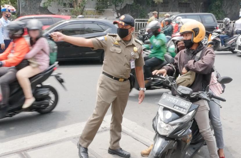Pemprov DKI Jakarta terus menggencarkan razia masker.