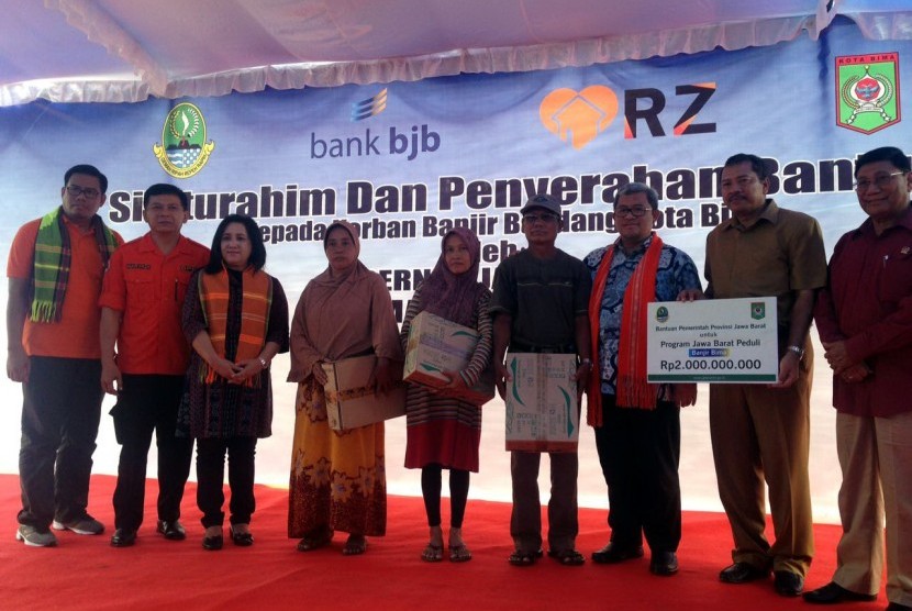 Pemprov Jabar, BJB dan RZ Gelar Program Jabar Peduli Banjir Bima di Bima (16/1). Foto: Zuli Istiqomah/Republika