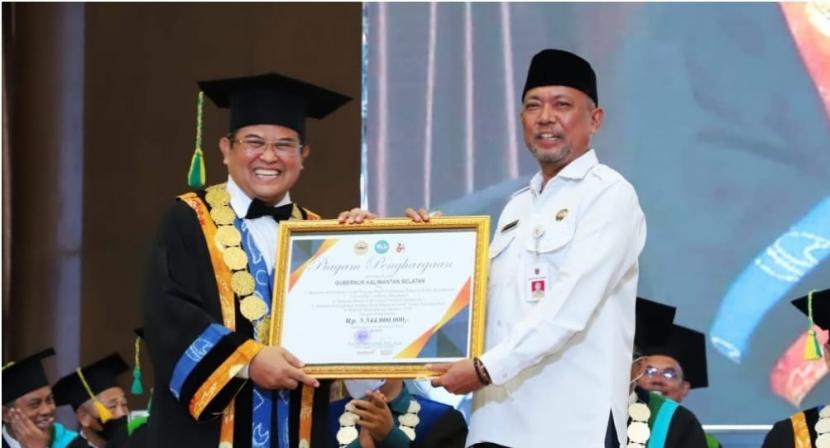 Pemprov Kalsel beri dana hibah Rp 3,3 miliar pada Universitas Lambung Mangkurat (ULM).