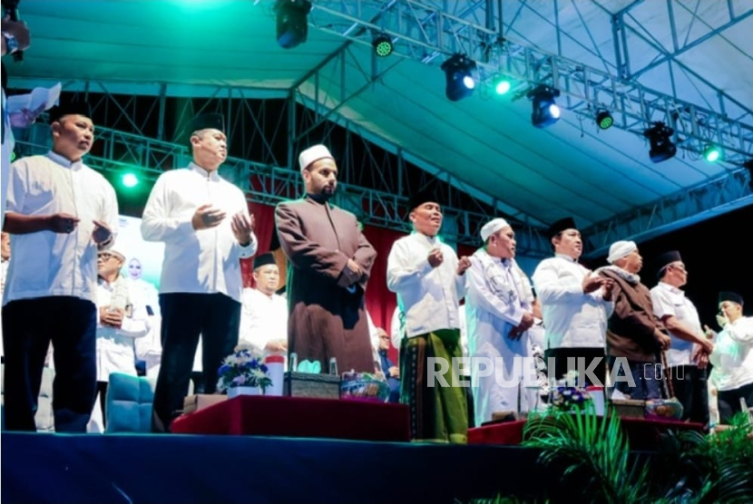 Pemprov Kalteng menggelar tabligh akbar dalam rangkaian peringatan HUT ke-80 Republik Indonesia. Gubernur menekankan pentingnya persatuan masyarakat.