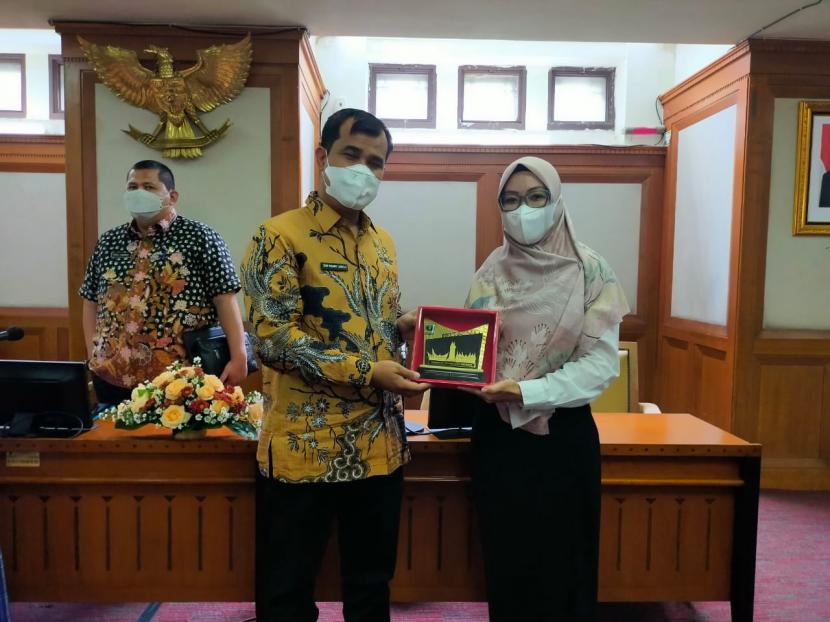 Pemprov Sumbar berencana bekerja sama dengan Pemprov Jawa Barat mempromosikan Visit Beautiful West Sumatra.