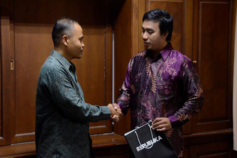 Pemred Republika Irfan Junaidi (kiri) dan Ketua Pusat Studi Ketahanan Nasional Universitas Nasional, Iskandarsyah Siregar