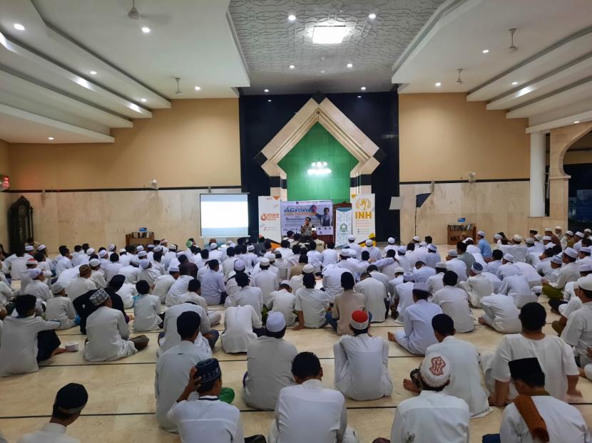 Pemuda Hidayatullah (Pemhida) Surabaya mengadakan  Kajian Eksklusif  yang bertemakan ‘Kabar Cinta Dari Palestina’, Selasa (1/2).