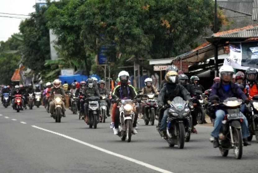 [ilustrasi] Pemudik motor melintas di Jalur Pantura, Cirebon, Jawa Barat.