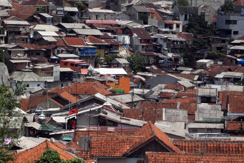  Pemukiman padat penduduk di kawasan Kota Bogor, Jawa Barat, Kamis (3/1/2019). 