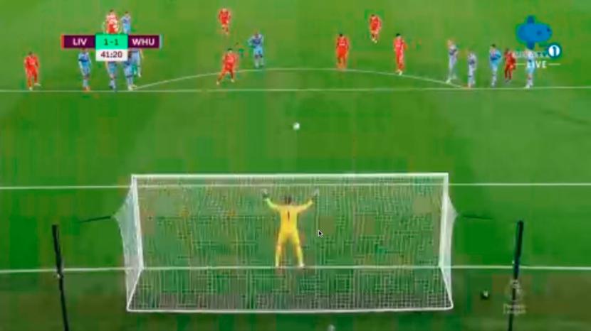 Penalti Moh Salah menyamakan kedudukan 1-1, saat Liverpool menjamu West Ham dalam lanjutan Liga Inggris, Ahad (1/11).