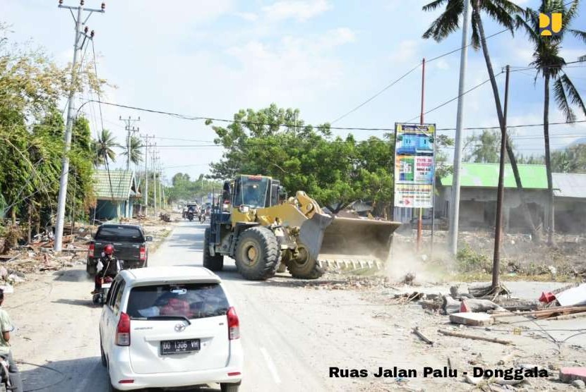 Penambahan alat berat di Palu dan Donggala untuk percepat evakuasi dan pembersihan