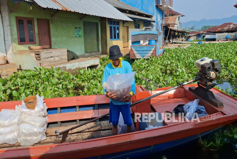 Penampakan KJA Milik Pembudidaya Ikan di Waduk Cirata, Kabupaten Bandung Barat, Jawa Barat.