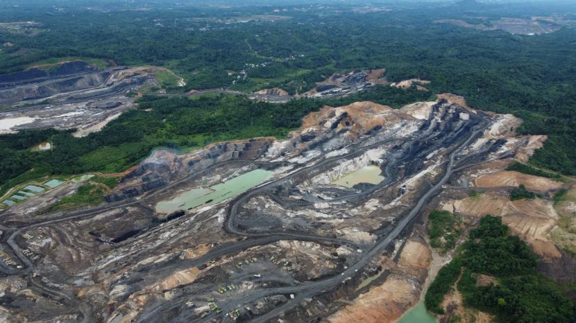 Penampakan lubang tambang batu bara di kawasan Ibu Kota Negara (IKN) Nusantara, tepatnya di Kelurahan Teluk Dalam, Kecamatan Muara Jawa, Kutai Kertanegara, Kalimantan Timur. Jaringan Advokasi Tambang (Jatam) Kaltim menduga, rekalamasi 149 lubang tambang di kawasan IKN akan menggunakan dana APBN. 