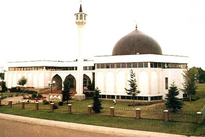 Saat Adzan Berkumandang Pertama Kali di Kanada. Penampakan masjid Al Rashid Kanada terkini. 