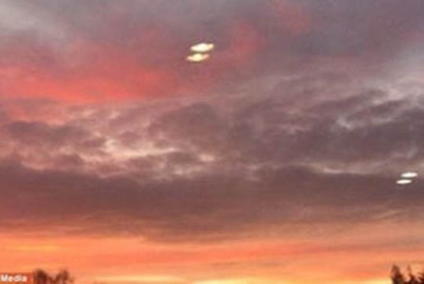 Penampakan UFO (ilustrasi)