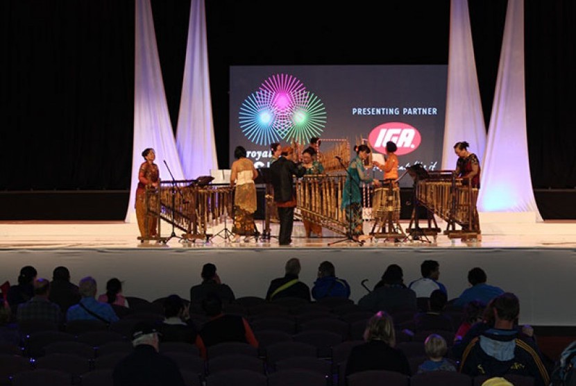  Penampilan Adelindo Angklung di salah satu panggung Royal Adelaide Show tahun 2014. 