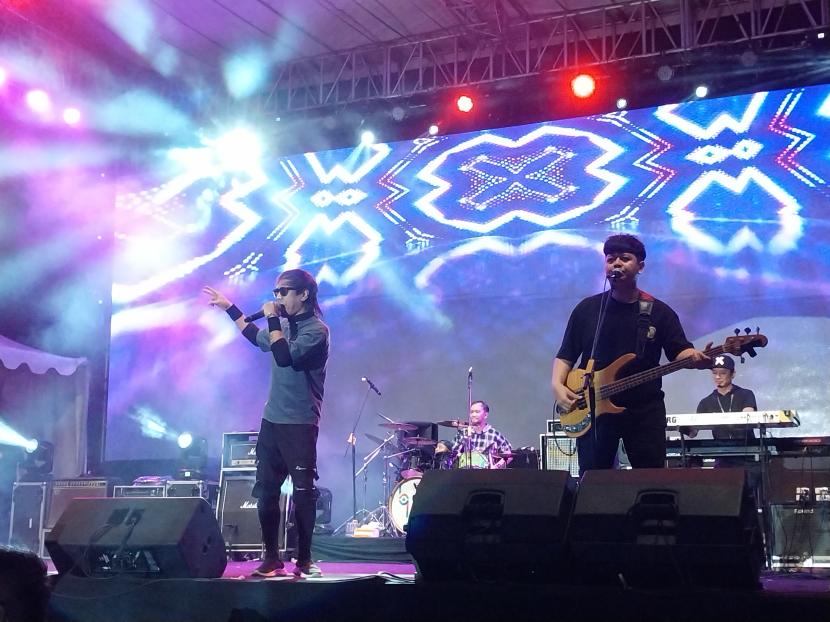 Penampilan band Radja di Biznet Festival 2023 di Stadion Kridosono, Kota Yogyakarta, Sabtu (5/8/2023). 