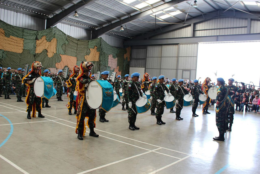 Penampilan Drum Band Senada Tengkorak yang dibawakan oleh Prajurit TNI yang tergabung dalam Satgas Batalyon Mekanis Kontingen Garuda XXIII-J/Unifil (United Nations Interim Force In Lebanon)