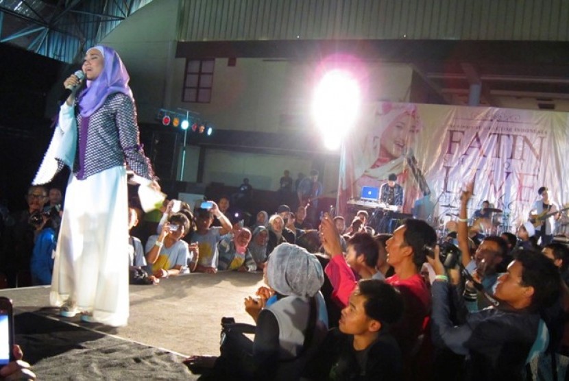  Penampilan Fatin Shidqia pada 'Fatin Shidqia Live Charity Concert' di Tennis Indoor Bikasoga, Kota Bandung, Ahad (25/8)