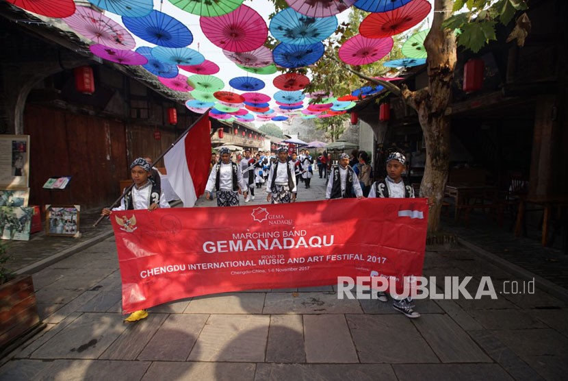 Penampilan Gema Nadaqu, grup marching band Pondok Pesantran Tahfizh Daarul Qur’an, dalam ajang Candy Mountain International art & festival yang berlangsung di Chengdu hinggal tanggal 6 November mendatang. 