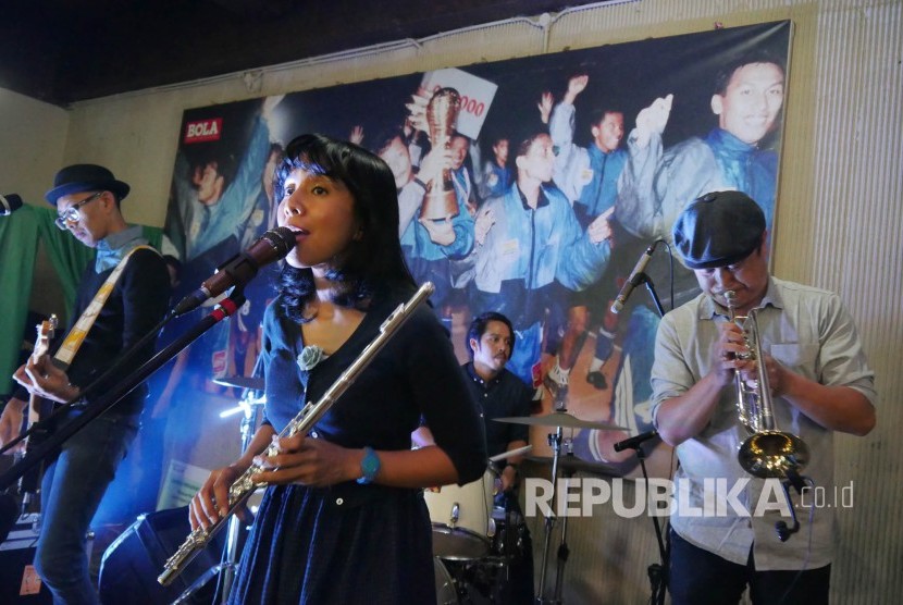 Penampilan grup band Mocca di Graha Persib, Kota Bandung, Kamis (7/9).