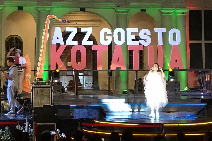 Penampilan Rieka Roeslan di Jazz Goes to Kotatua, Jakarta, Ahad (16/10/2022) malam. 